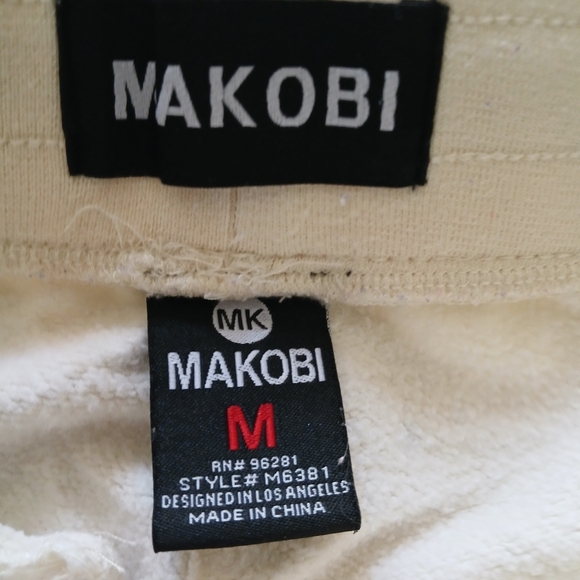 #0130 Boys Makobi Cream, Green and Red Sweat Pants Size Medium - Picture 9 of 16